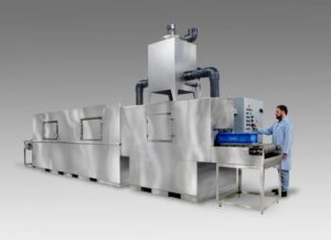 Conveyor tote washer