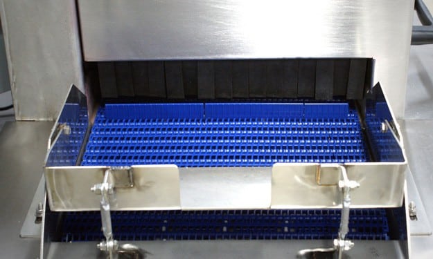 Conveyor washer with blue plastic belting