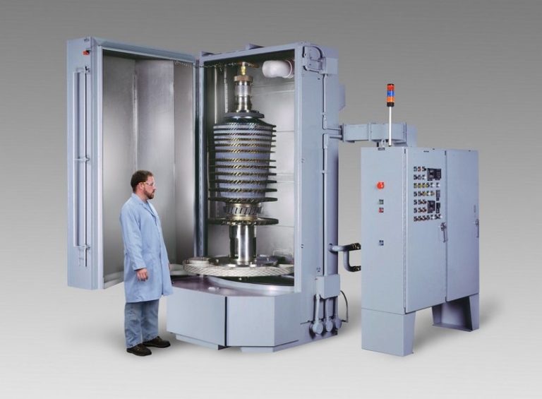 Turntable spray cabinet for jet engine HPT rotor