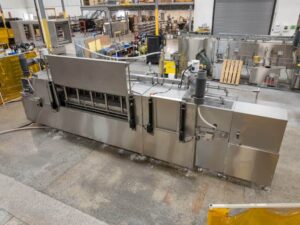 industrial conveyor parts washer for sanitizing totes